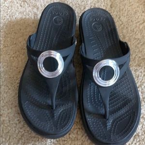 Croc thong sandals